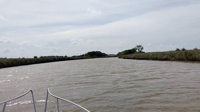 Возвращение в порт с катером на буксире/Атлантический океан Франция смотреть онлайн