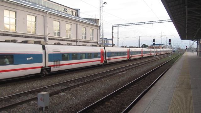 Электровоз ЭП20-008 с поездом№708Н Москва-Нижний Новгород станция Н.Н. Москвский(прибытие)24.07.201 смотреть онлайн