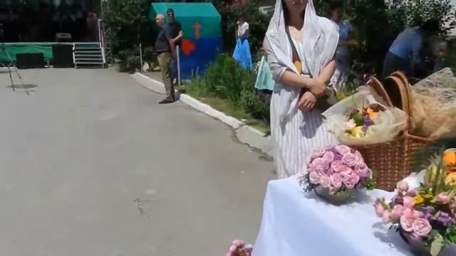 ТРАВЫ, СОБРАННЫЕ НА ТРОИЦУ, СЧИТАЮТСЯ ЛЕЧЕБНЫМИ смотреть онлайн