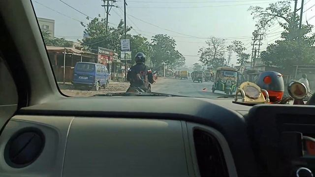 Heavy Traffic मे कार कैसे चलाते हे | city ,market & crowded area смотреть онлайн