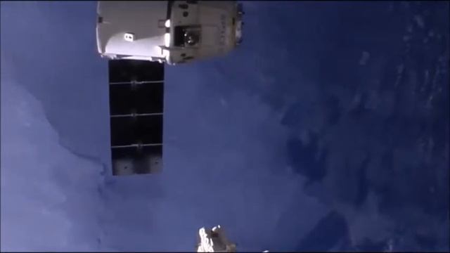 Отстыковка американского космического грузовика Dragon от МКС 10 февраля 2015 год смотреть онлайн