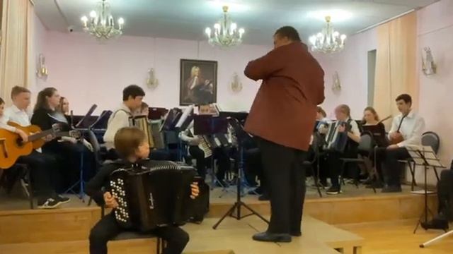 Играет Михаил Лосьмаков с оркестром Гендель-Гармоника смотреть онлайн
