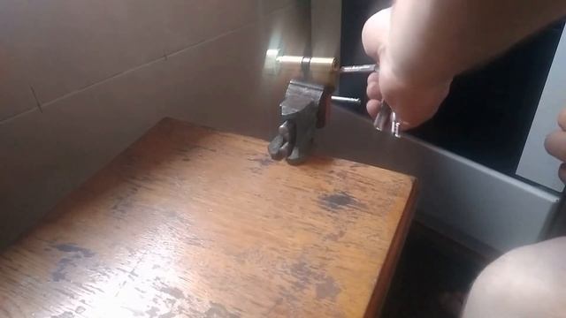 Как отмычками открывают ваши замки. Видео для задуматься смотреть онлайн