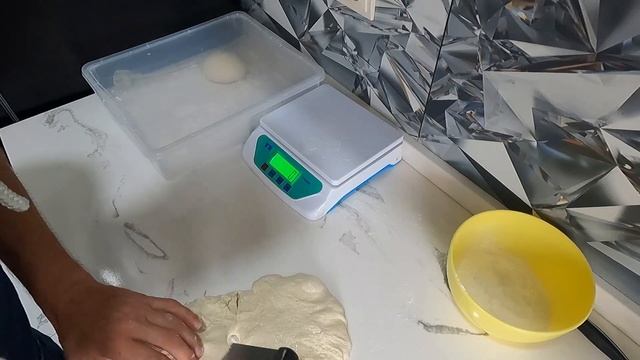 Неаполитанская пицца Маргарита на пекарском камне. Пулиш Влажность теста 70% с двойной ферментацией смотреть онлайн