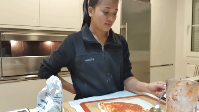 EASY WAY TO MAKE PIZZA AT HOME | смотреть онлайн