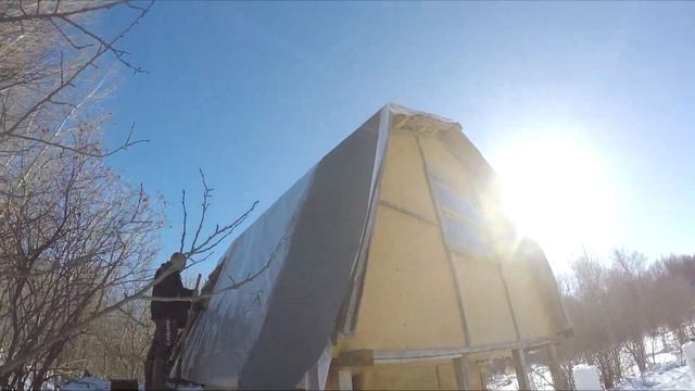 КРЫША ГОТОВА. Кровля крыши завершена. Приступаем к внутренним работам. смотреть онлайн