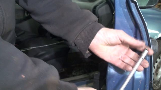 КАК СНЯТЬ НАРУЖНЫЕ РУЧКИ ДВЕРЕЙ, И ДВЕРНЫЕ ОБШИВКИ ЛАДА КАЛИНА. смотреть онлайн