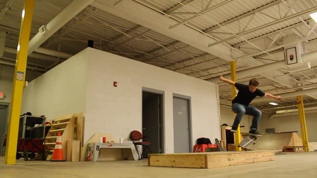 CRUISER SKATEBOARD VS NORMAL SKATEBOARD!