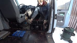 Самодельное поворотное сидение и установка автономного воздушного отопителя на Фольксваген Т5