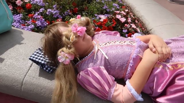 Диснейленд, гуляю с Рапунцель. Disneyland Paris VLOG. смотреть онлайн