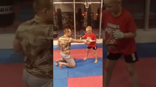 Затренили с маленьким ниндзя.Тренировка ударки и ножевой бой смотреть онлайн
