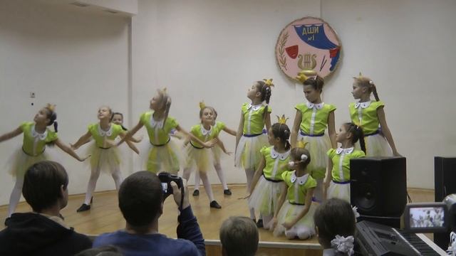 № 1 Мытищинская ДШИ. НГ Концерт 2015. принцессы смотреть онлайн