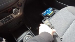 НЕ КРУТИТ СТАРТЕР ГАСНЕТ ПРИБОРНАЯ ПАНЕЛЬ ПРИ ПОВОРОТЕ КЛЮЧА  ПРОБЛЕМА В ПРОСТОМ