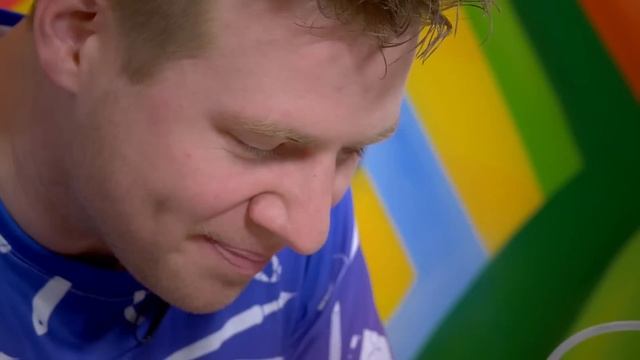 CRAYOLA Vs. COPIC: Marker airbrush system BATTLE!! смотреть онлайн