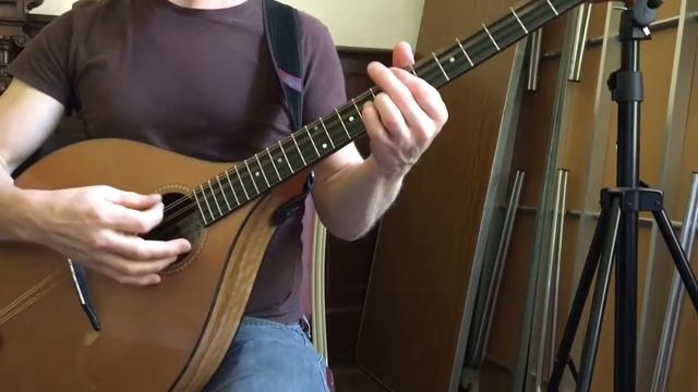 Benji Kirkpatrick shows how he plays Holland Handkerchief on bouzouki смотреть онлайн