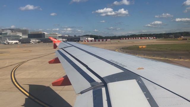 easyJet Airbus A319 Take Off London Gatwick Airport смотреть онлайн