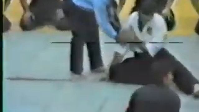 Дедушка показывает опасные приемы смотреть онлайн