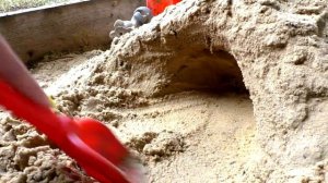 Малыш Саша - Как мы снимали Мультик для Детей про игрушки в песочнице.