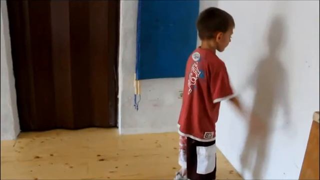 мальчику 5 лет, а такое вытворяет! смотреть онлайн