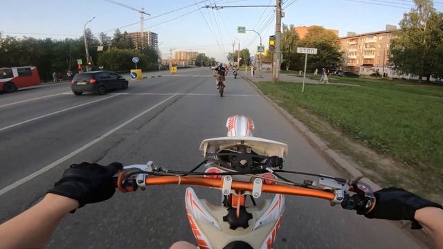 В ПЯТЕРОМ СТАНТИМ НА БАЙКАХ / СТАНТ / KTM \ YAMAHA | KAYO смотреть онлайн