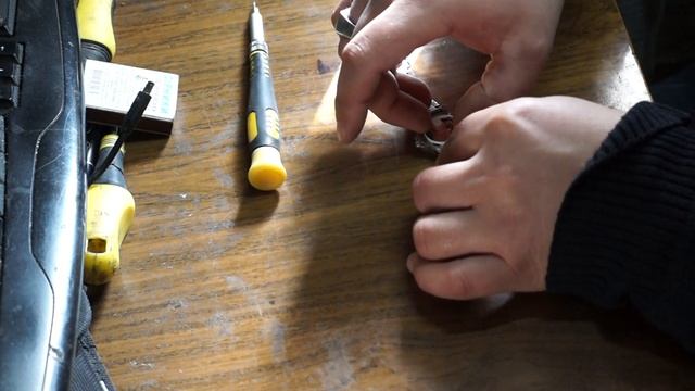 замена батарейки в Швейцарских часах SWISS MILITARY HANOVA 6-7231 смотреть онлайн