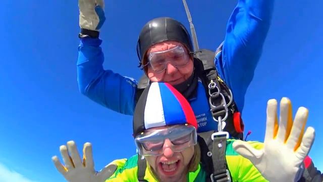 Прыжок с парашютом в Skycenter DZ Пущино (Москва) Тандем. Высота 4000 метров смотреть онлайн