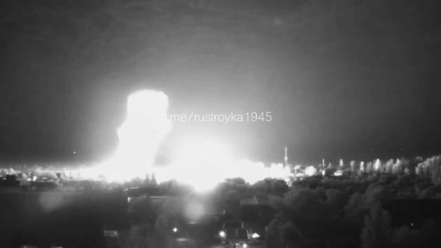 Детонация склада боеприпасов ВСУ в Николаеве после ракетного прилета. смотреть онлайн