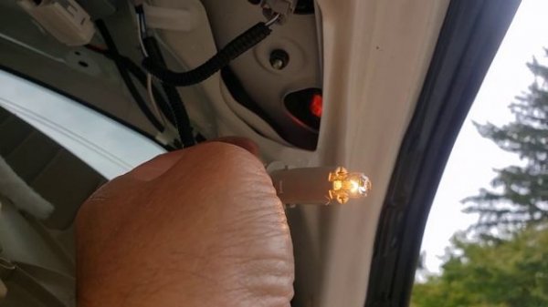 Toyota Venza Tailgate Bulb or Reverse Light bulb Replacement Change How to DIY