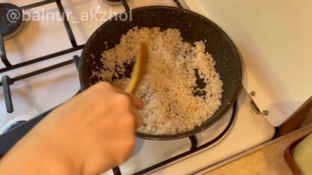 Рассыпчатый рис. Рис в сковороде. Лучший рецепт.
Рис для гарнира. Жареный рис. Как варить рис. смотреть онлайн