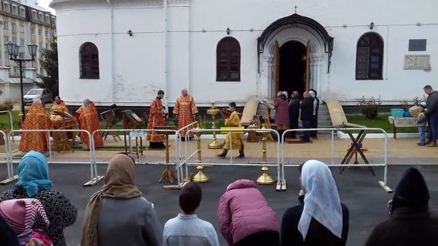 Евхаристия. Отче наш. Воскресная литургия. Марфо-Мариинский женский монастырь смотреть онлайн