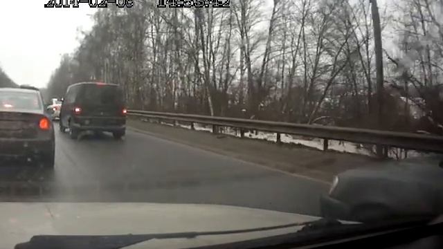 Перевернутая иномарка на Дмитровском шоссе смотреть онлайн