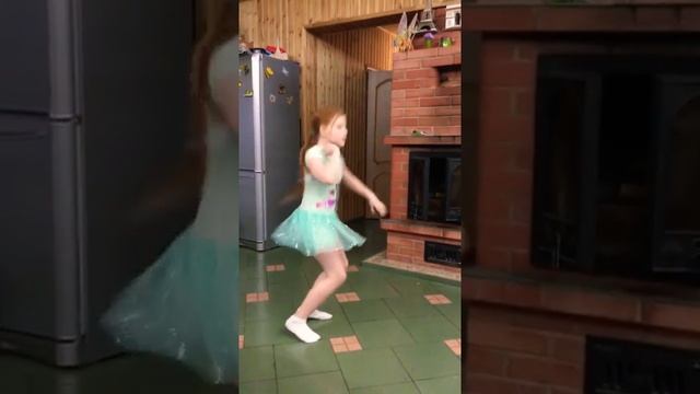 Ксения танец стиляга (на даче) смотреть онлайн