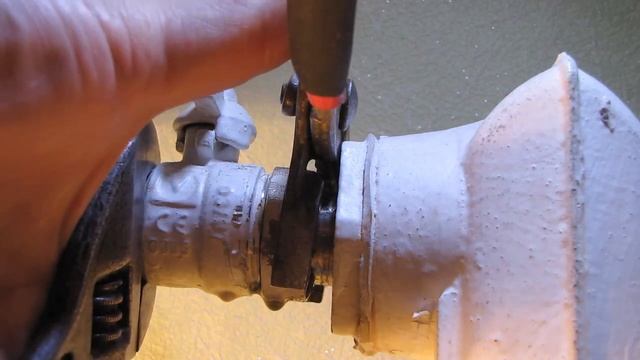 как ОТКРУТИТЬ АМЕРИКАНКУ с крана батареи отопления верхней трубы смотреть онлайн