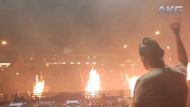 AKG и Tiësto Профессиональные DJ наушники смотреть онлайн