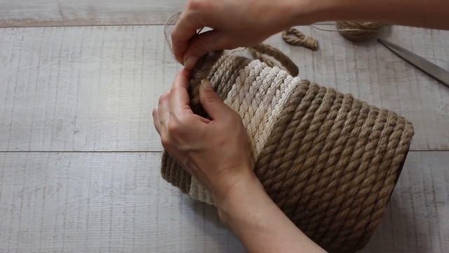 ♻DIY 5 ИДЕЙ ИЗ ПЛАСТИКОВЫХ БУТЫЛОК, ДЖУТА, ВЕРЕВОК своими руками. ПОДЕЛКИ ИЗ ПЛАСТИКОВЫХ БУТЫЛОК? смотреть онлайн