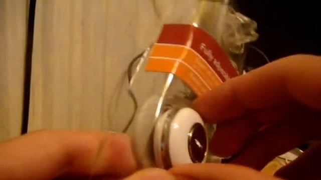 Unboxing of phillps Clip on comfort Headphones смотреть онлайн