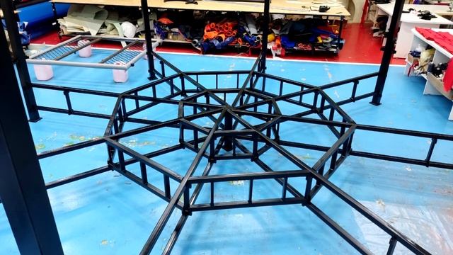 Октагон на помосте DNN, процесс сборки помоста смотреть онлайн