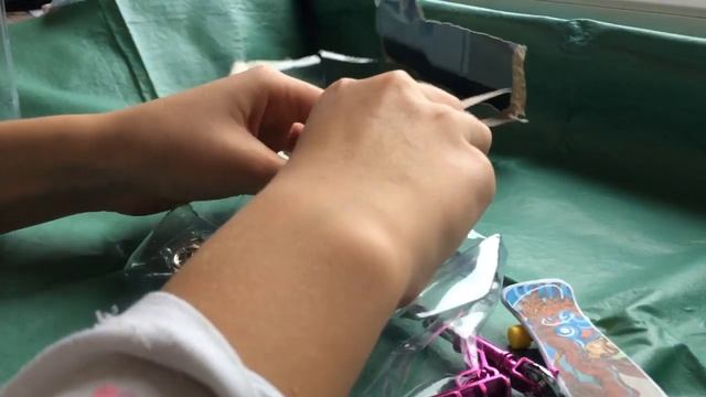 ?❗️РАДУЮТСЯ ЛИ ДЕТИ ПОДАРКУ ЗА 1 ЕВРО или надо купить IPhone ??? ЧТО ЖЕ Я КУПИЛ ДОЧКЕ ❗️? СЮРПРИЗ смотреть онлайн