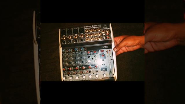 Consola Behringer XENYX Q1202 USB смотреть онлайн