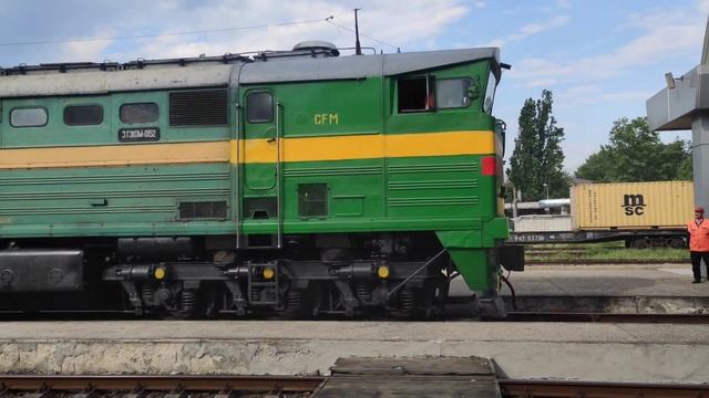 [CFM] Тепловоз 3ТЭ10М-1103А/0152Б с пассажирским поездом №105 Кишинёв - Бухарест, станция Кишинёв смотреть онлайн