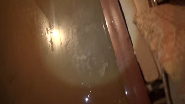 Подмыло фундамент дома.200 м. от ЖЭКА, 500 -т от мэрии.Меру и ЖЭКУ пофиг! смотреть онлайн