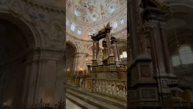 😃Космический корабль в центре церкви - невероятная конструкция!👍, купол явно активирован!😂👍 смотреть онлайн