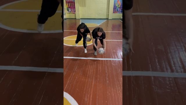 Кручение восьмёрки Вправи на розвиток Варіативний модуль Баскетбол САМооБОрона Харківський ліцей смотреть онлайн