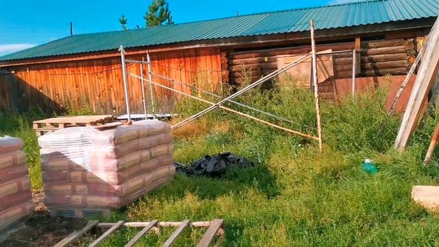 Пробуем новый способ выставления опалубки для монолитного арболита... смотреть онлайн