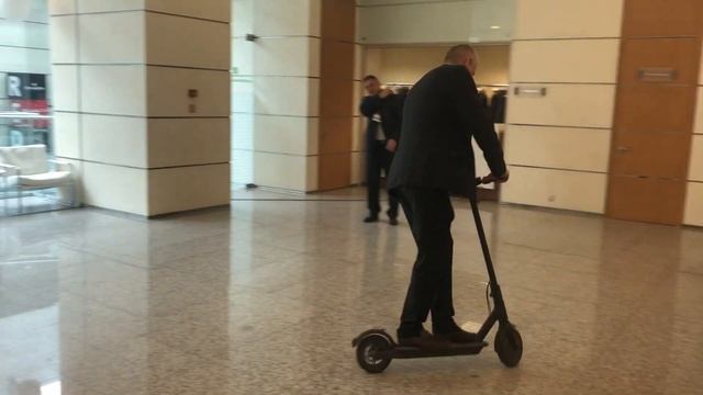 Аренда современного аттракциона "Электросамокат" смотреть онлайн