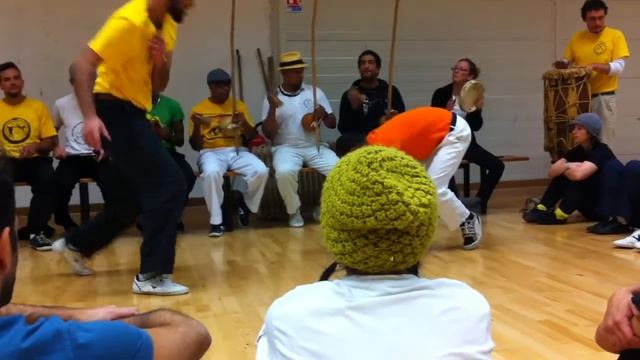 Contramestre Silvinho (Capoeira Angola Ybira Una) - Contramestre Jonathan (Filhos de Angola) - 2013 смотреть онлайн