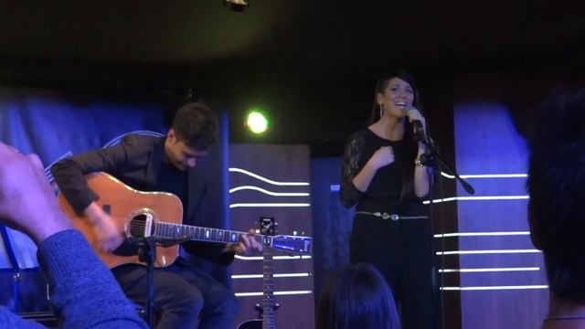 Umbrella (cover) - Bely y Chus смотреть онлайн