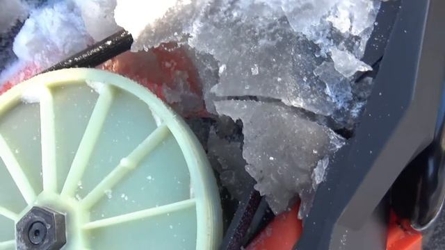 "Ледяное охлаждение" электрического снегоуборщика "Carver STE 2346" смотреть онлайн