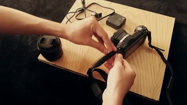 Video mở hộp Sony Alpha A5000 - Máy quay xóa phông giá rẻ cho mọi nhà & Vlogger смотреть онлайн