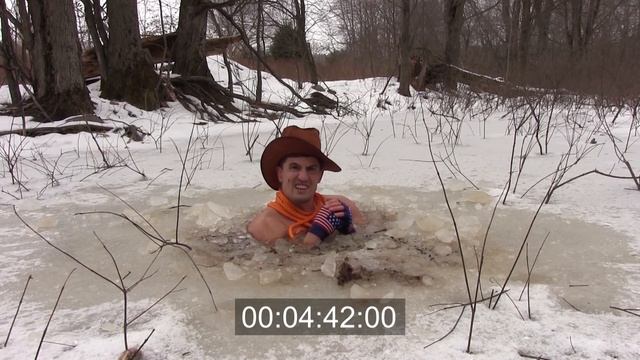 I SHIVER I LOSE - Battling HYPOTHERMIA Experiment | Bodybuilder VS Polar Plunge смотреть онлайн